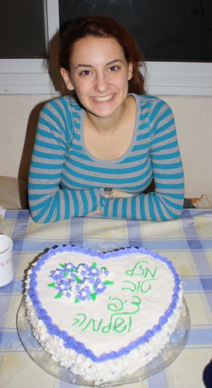 Shira and the Yello Cake